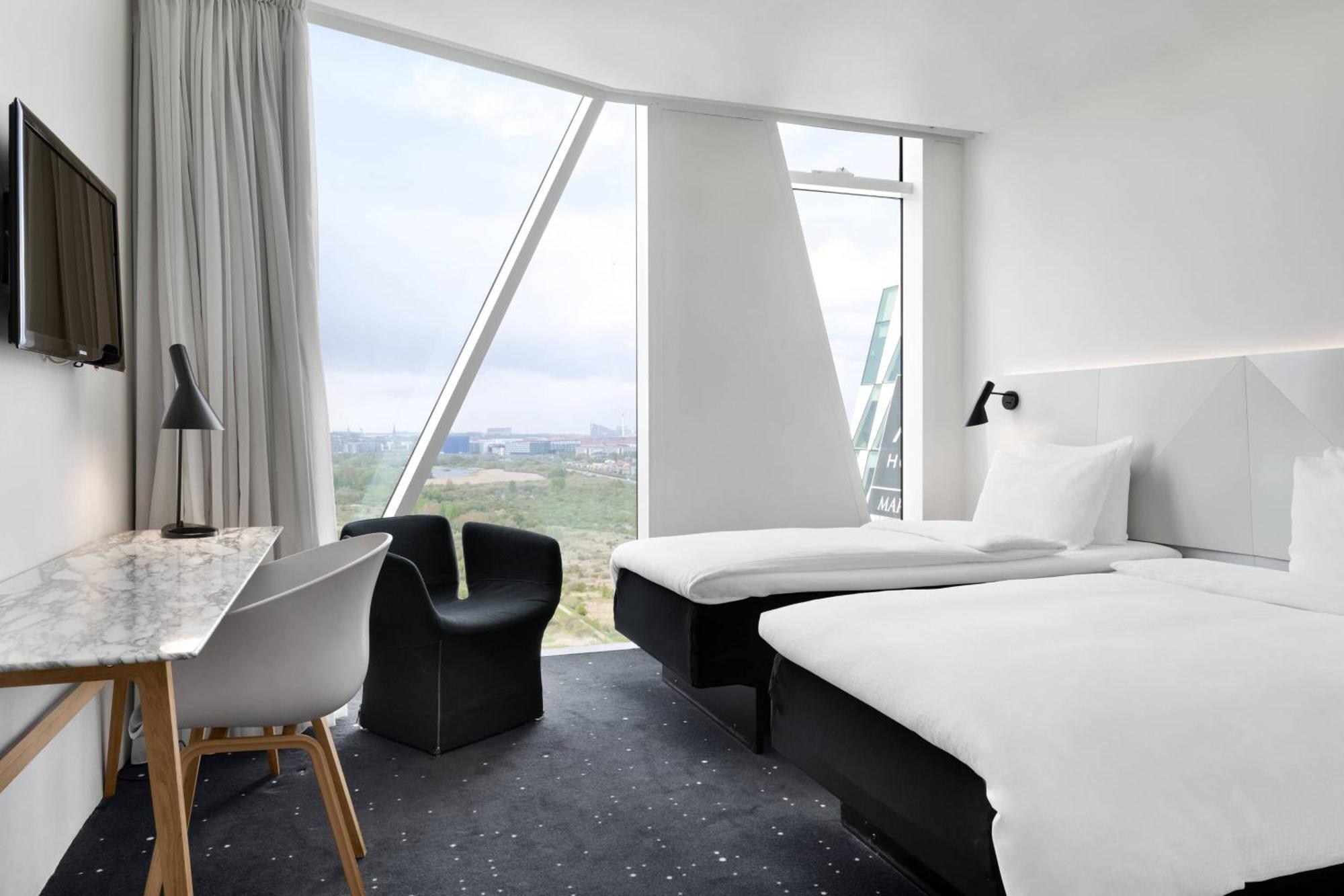 Large Standard Guest Room Twin Beds City View